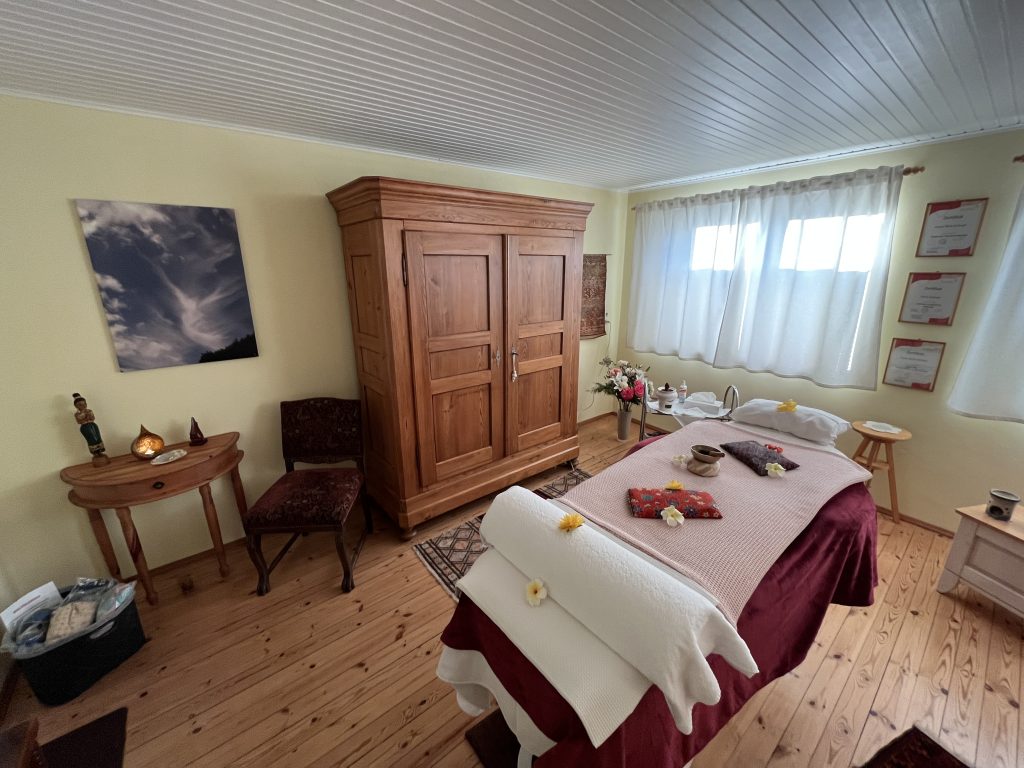 Ansicht von Ursels Massage-Praxis mit Massageliege